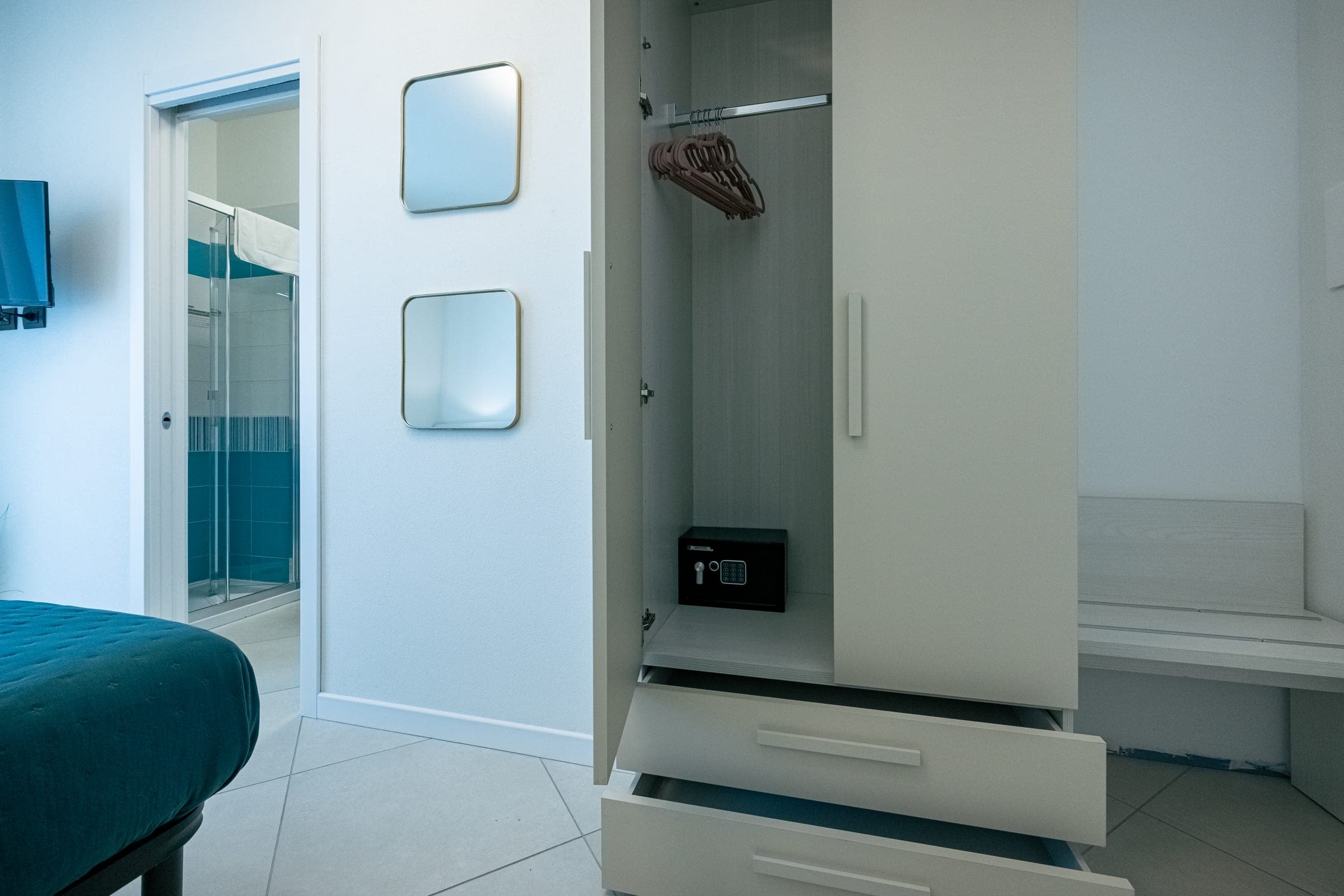 Double Room thumbnail 14