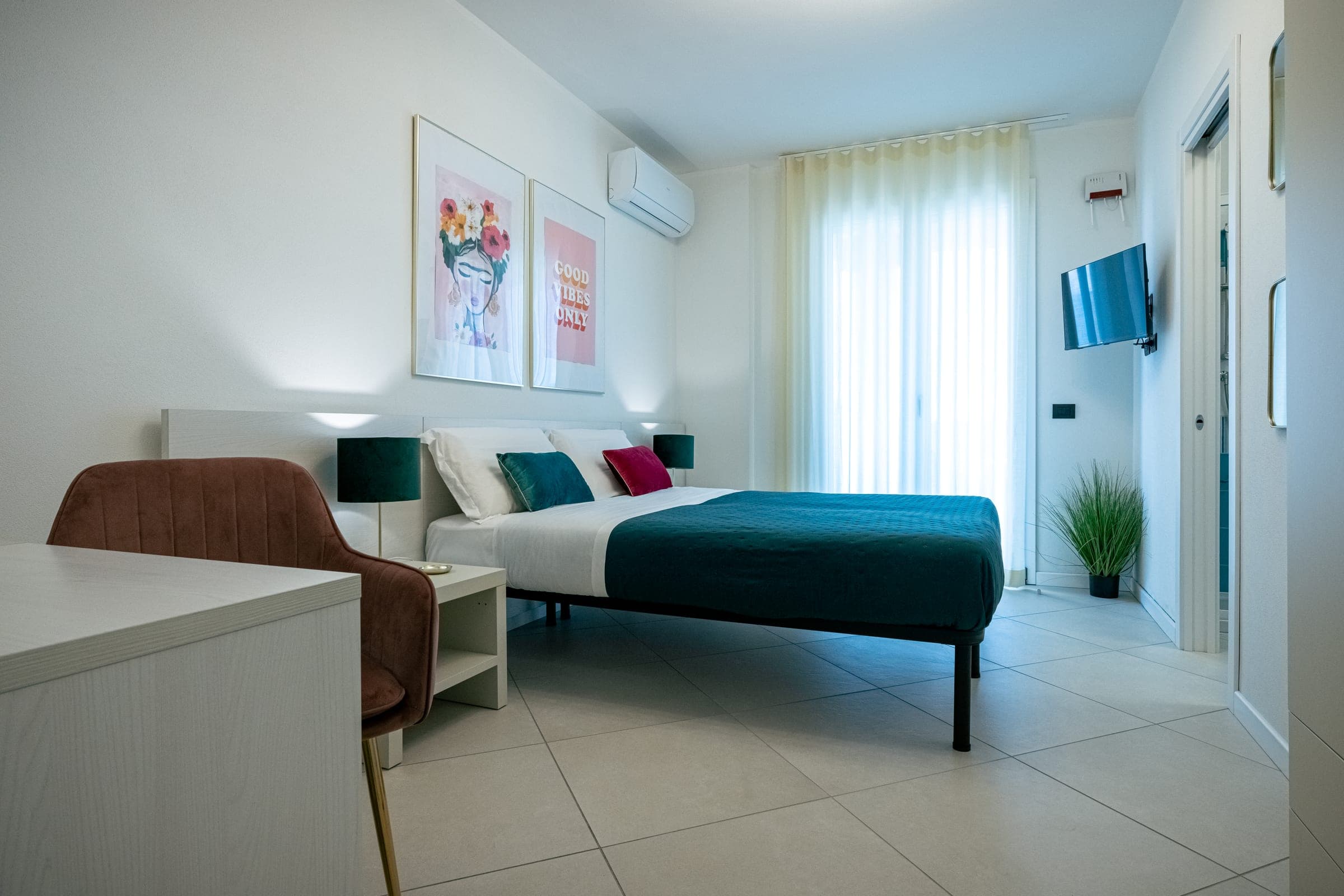 Double Room thumbnail 6
