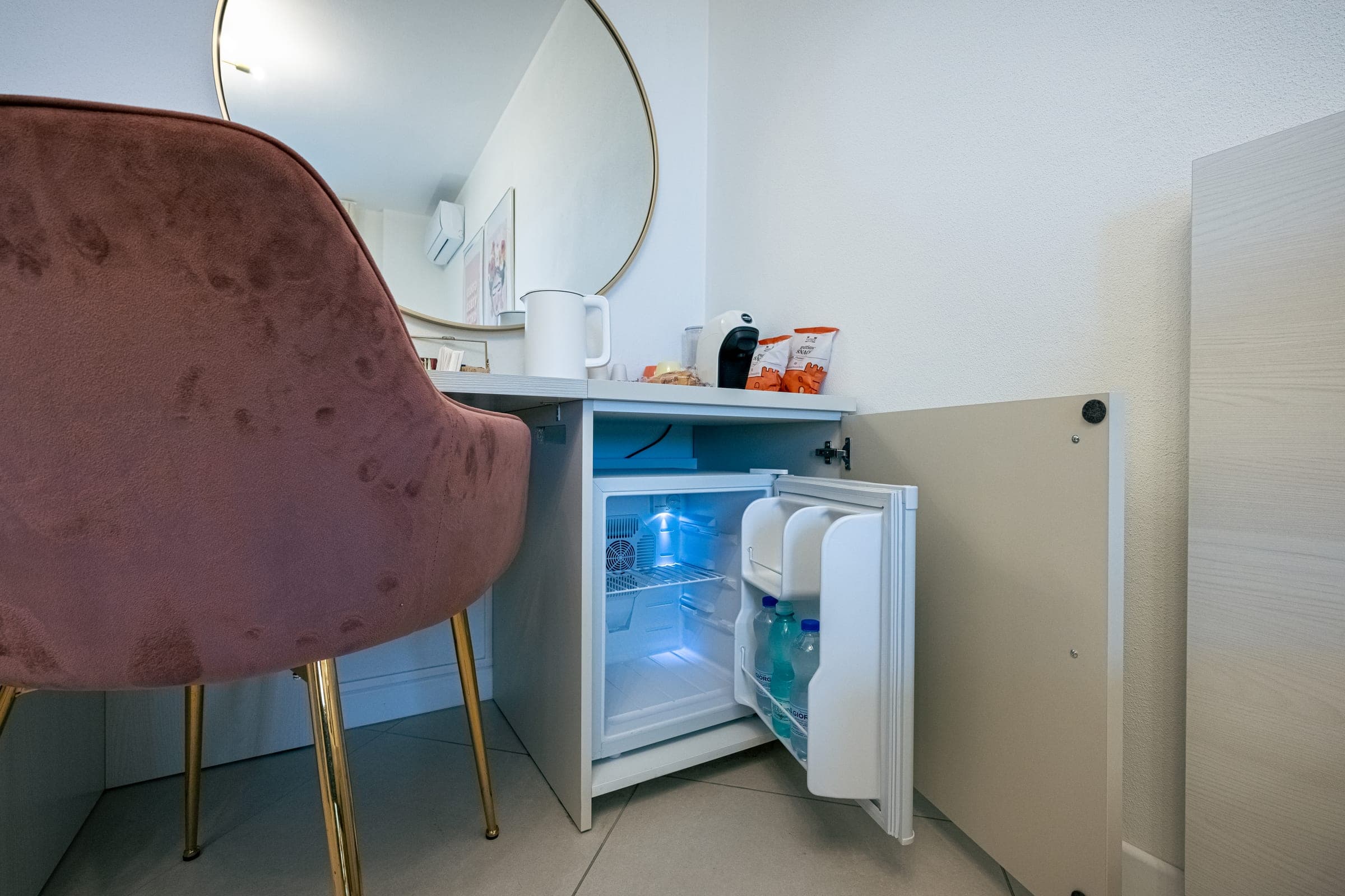 Double Room thumbnail 9