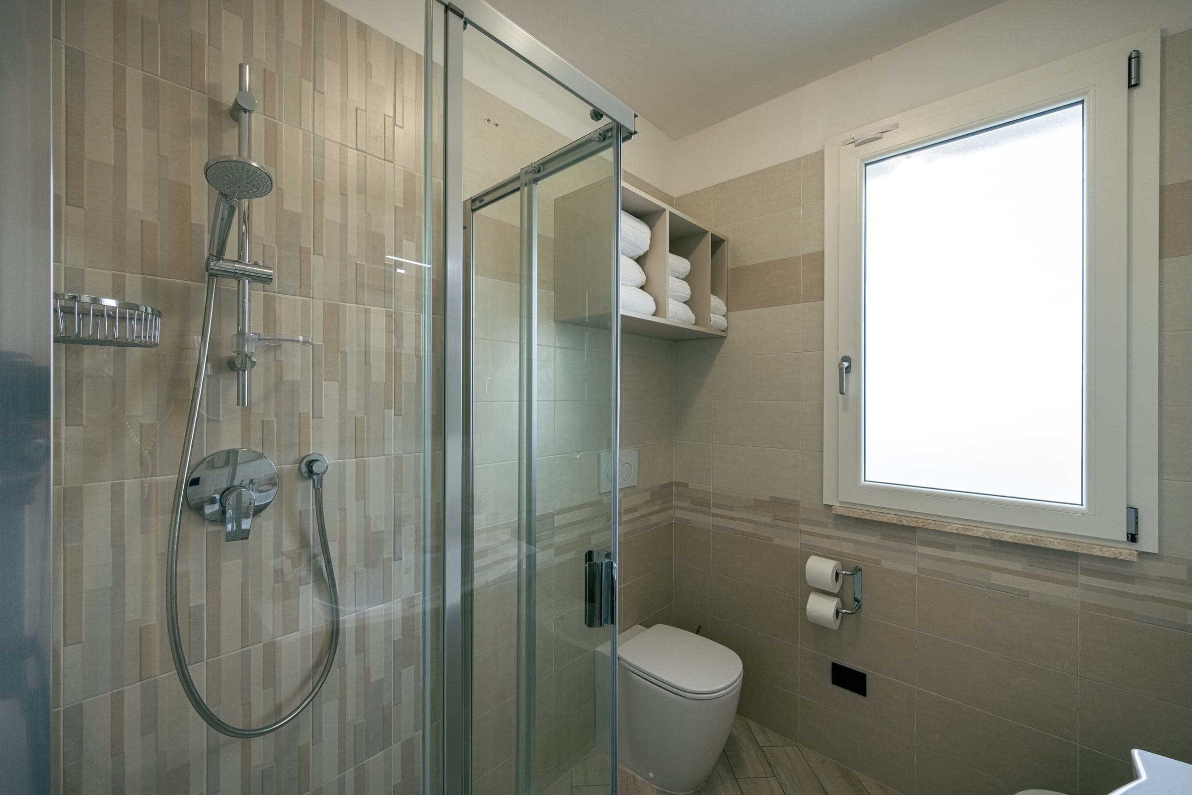 Sea View Three-Bedroom thumbnail 15