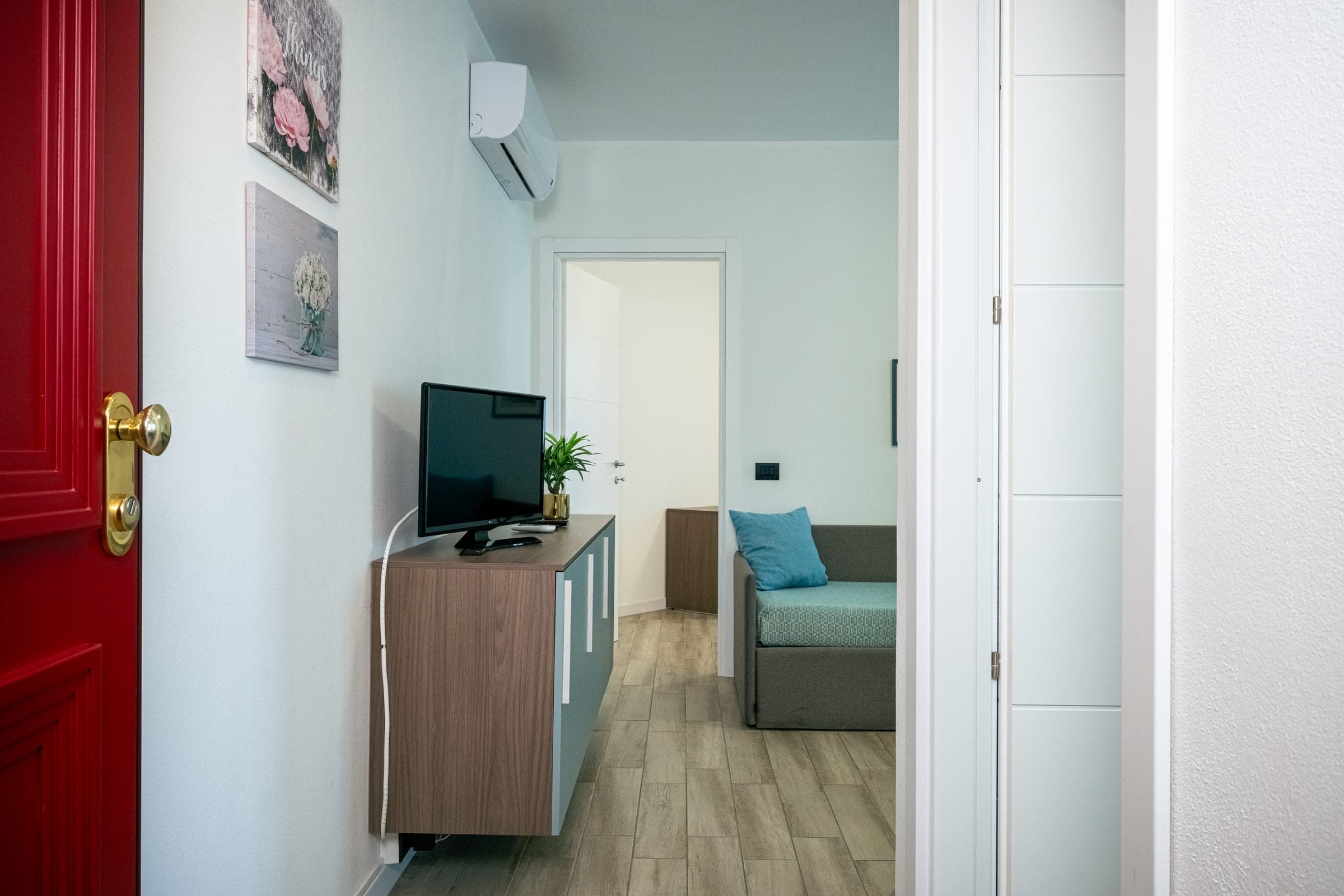 Standard Two-Bedroom thumbnail 4