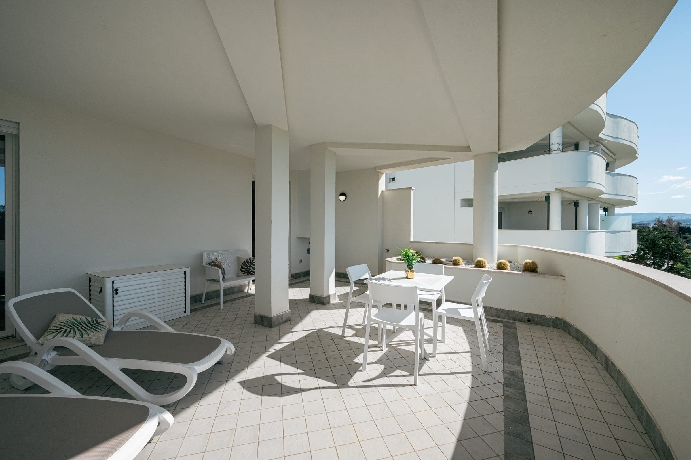 Sea View Two-Bedroom thumbnail 9